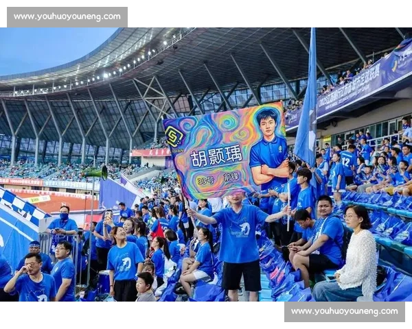 苏超赛场惊现 “钢铁战队”：机器人裁判与球形战警重塑赛事生态