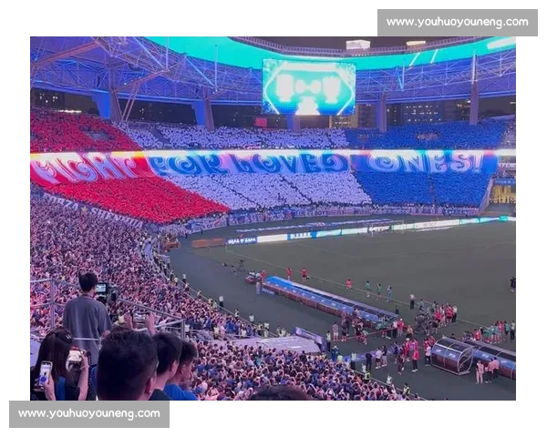 上海德比战前双响炮：神秘嘉宾献唱国歌，八万人球场将现史诗级 TIFO